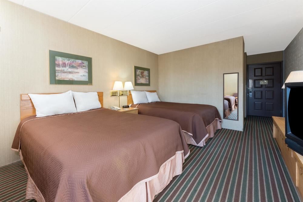 Howard Johnson - photo 13