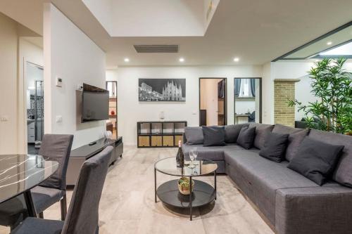Comfortable 3 Bedrooms Apartment few steps from Duomo — 4-Star Luxury Hotel in Milan, Italy