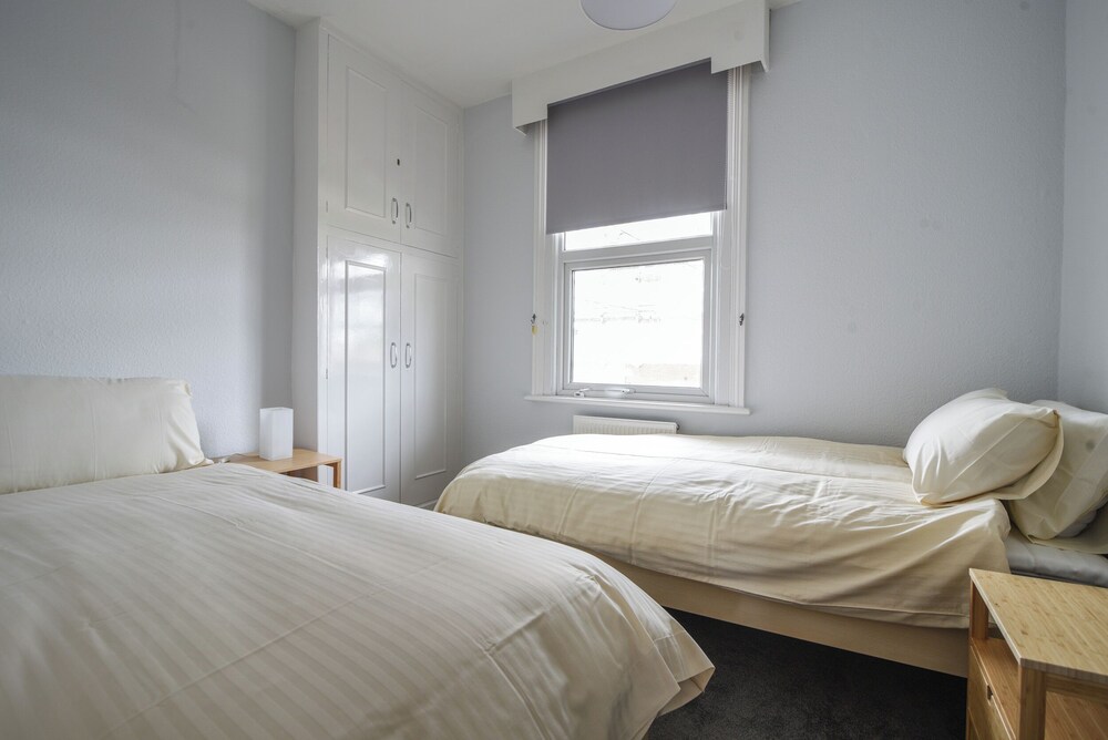 Flat 2 10 Seafield Road — Seaton — photo 3