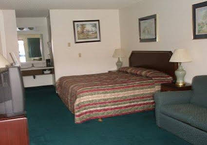 Econo Lodge Everett - photo 9