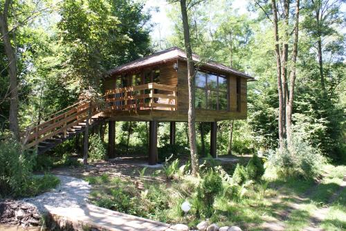 Porumbacu Treehouse — 4-Star Luxury Hotel in Agnita, Romania
