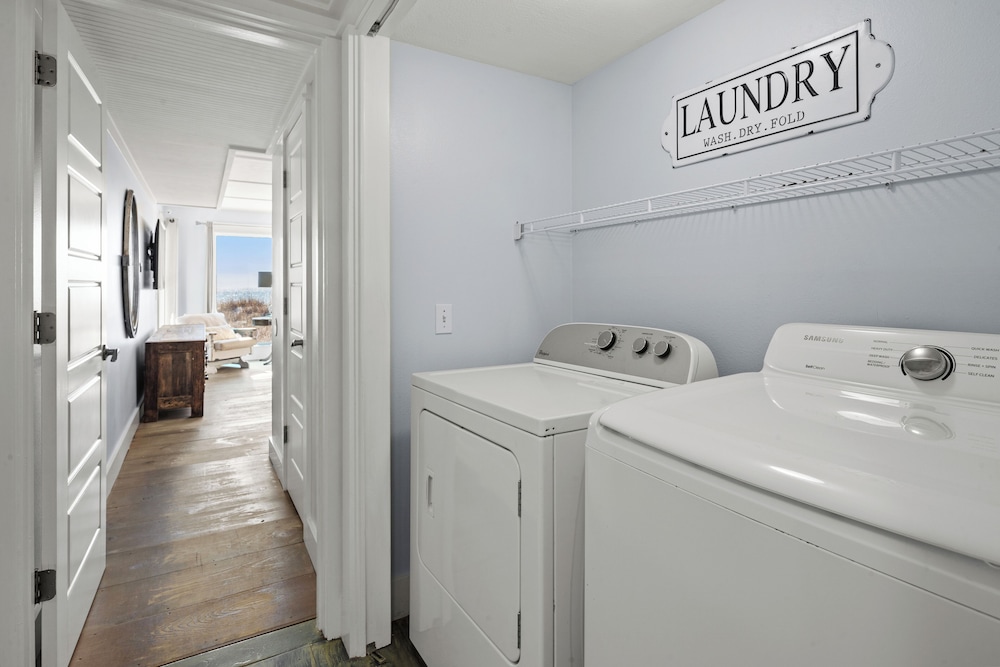 Luxury Gulf Front Property Directly on the Beach Sleeps 15 - photo 33