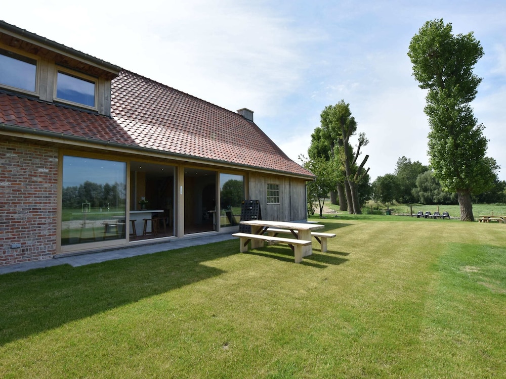 Beautiful Holiday Home with Terrace Garden — 4-Star Luxury Hotel in Diksmuide, Belgium