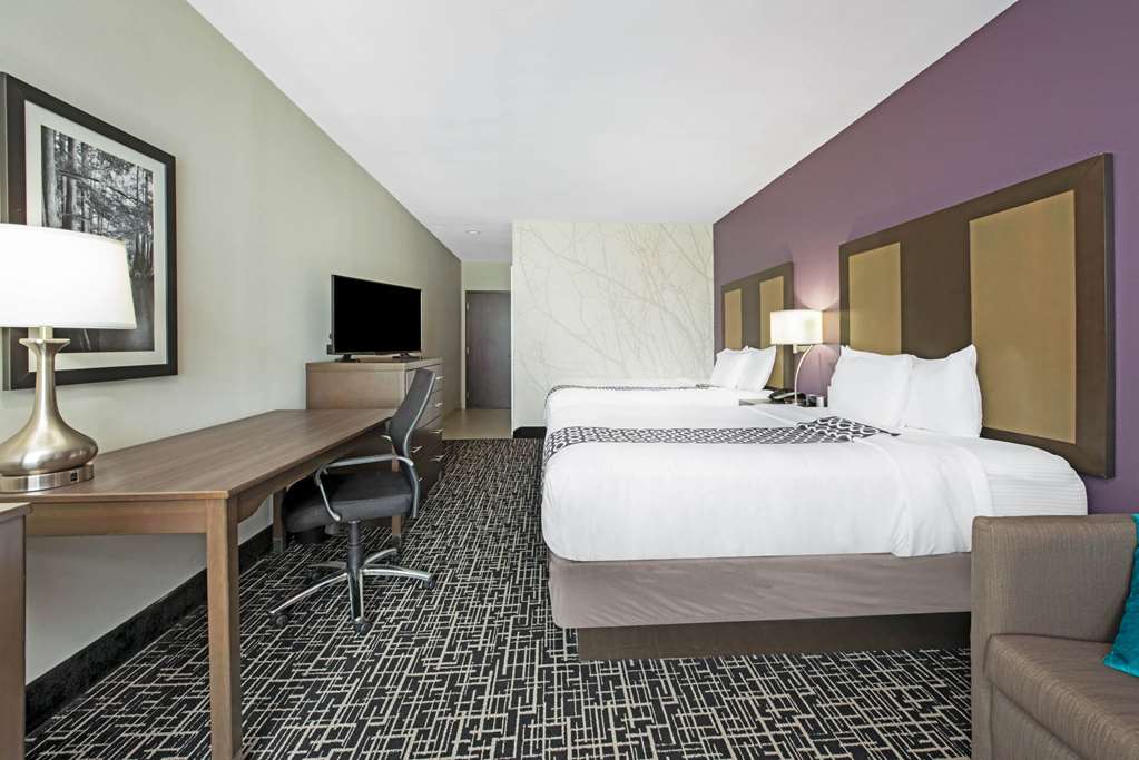 La Quinta Inn & Suites by Wyndham Lake Charles Westlake - photo 22