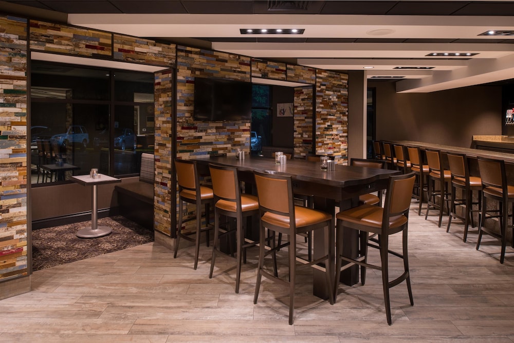 DoubleTree by Hilton Raleigh Crabtree Valley - photo 26