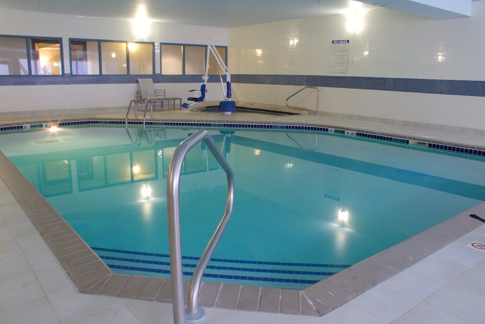 Holiday Inn Express & Suites Vadnais Heights by IHG - photo 40