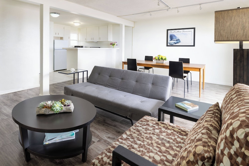 Pacific Edge Hotel - photo 16
