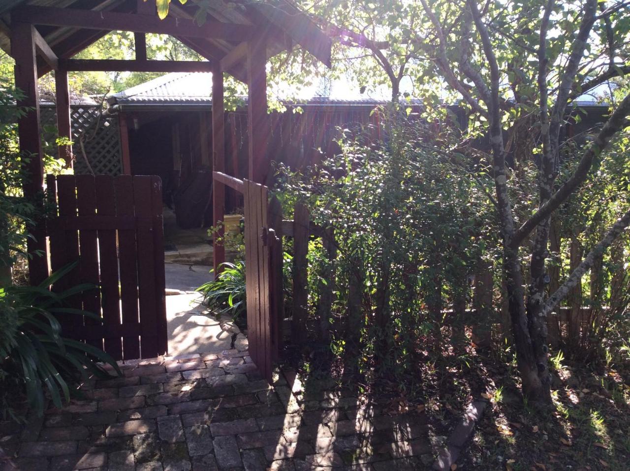 Capers Guest House — 4-Star Luxury Hotel in Cessnock, Australia