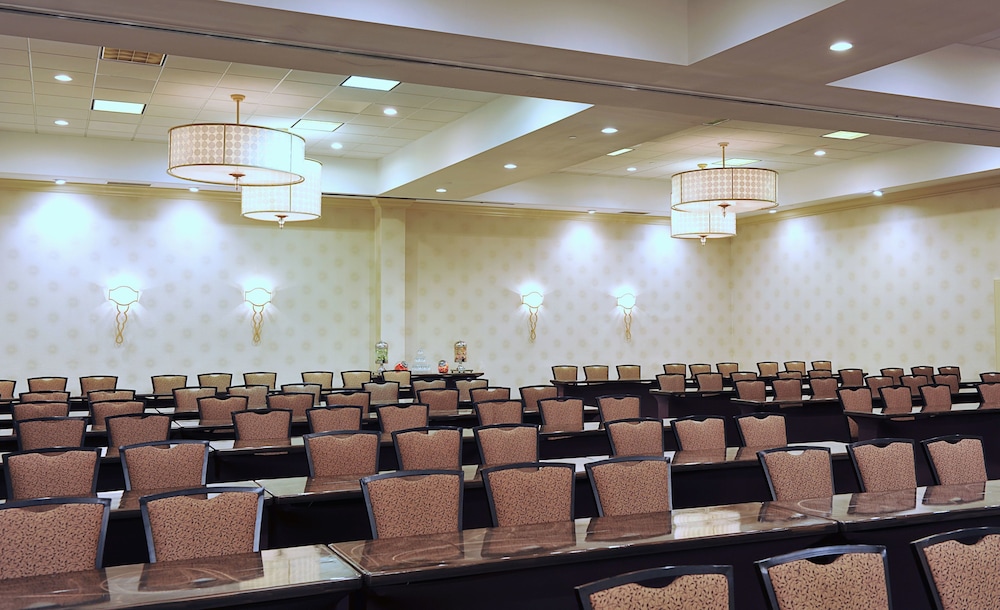 Embassy Suites by Hilton Philadelphia Airport - photo 46