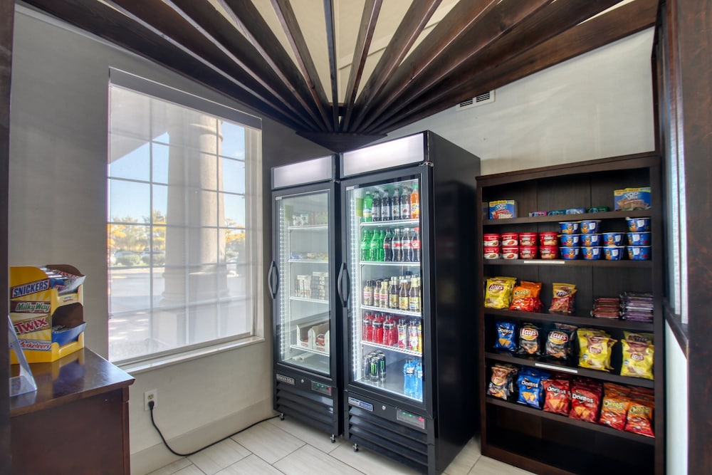 Holiday Inn Express Hotel & Suites Oshkosh by IHG - photo 62