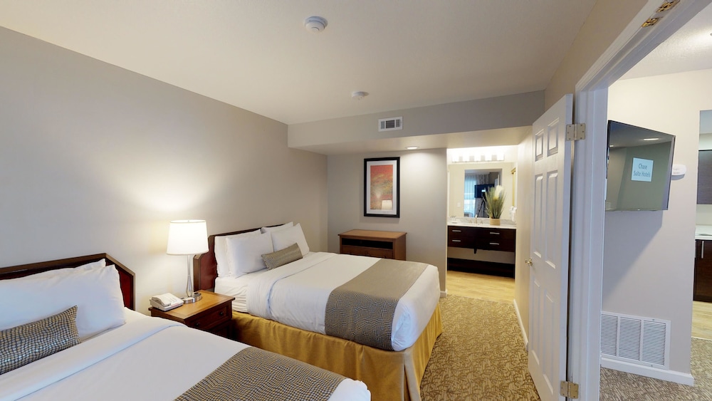 Chase Suite Hotel Newark Fremont - photo 4