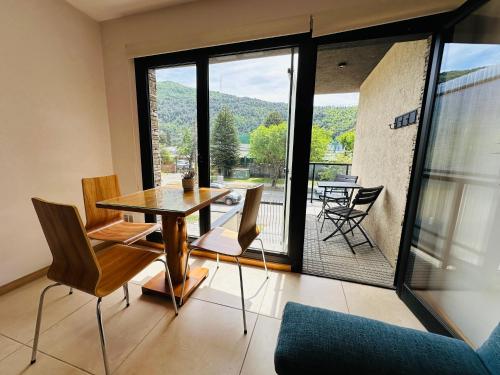 Vista Norte hermoso alojamiento completo en el centro de SMA — 4-Star Luxury Hotel in San Martin De Los Andes, Argentina