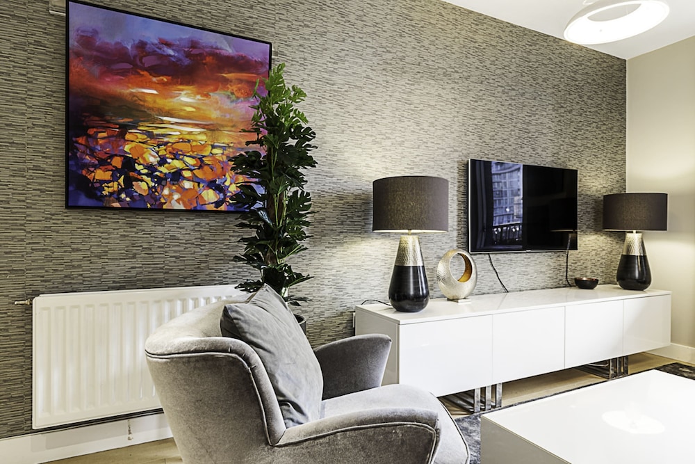 Beautiful One Bed Apartment in East Putney — 4-Star Luxury Hotel in London, United Kingdom
