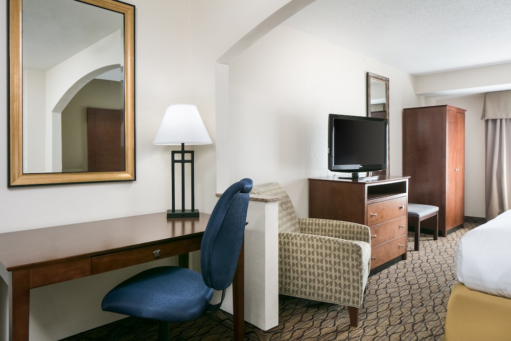 Holiday Inn Express Hotel & Suites Clinton by IHG - photo 3