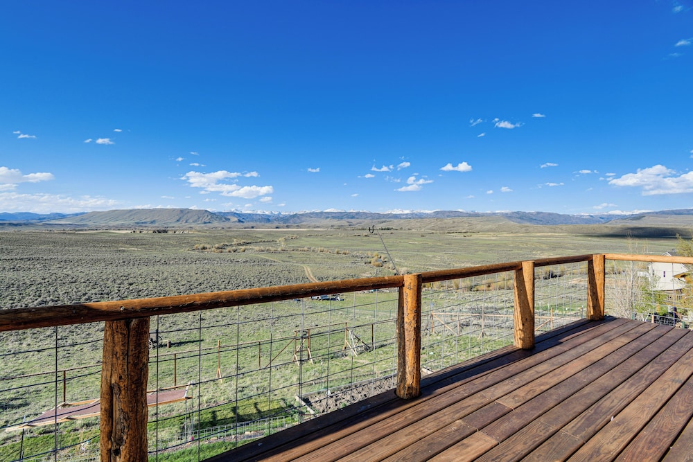 5 Mi to Lake: Secluded Pinedale Retreat w Sauna — hotel in Pinedale
