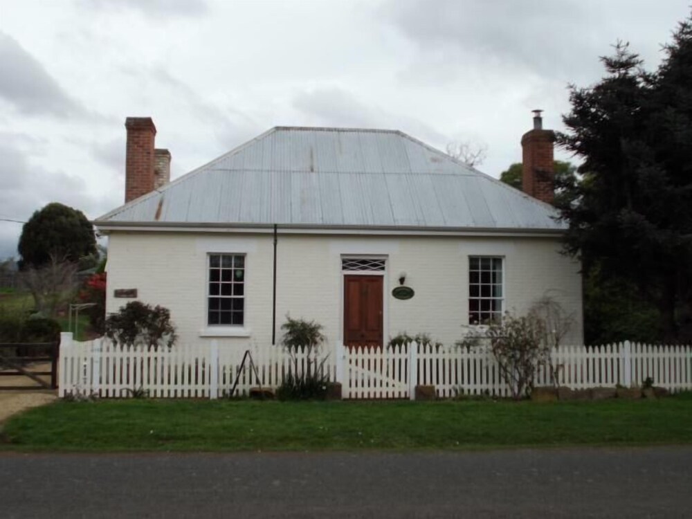 Cottage on Gunning — 4-Star Luxury Hotel in Richmond, Australia