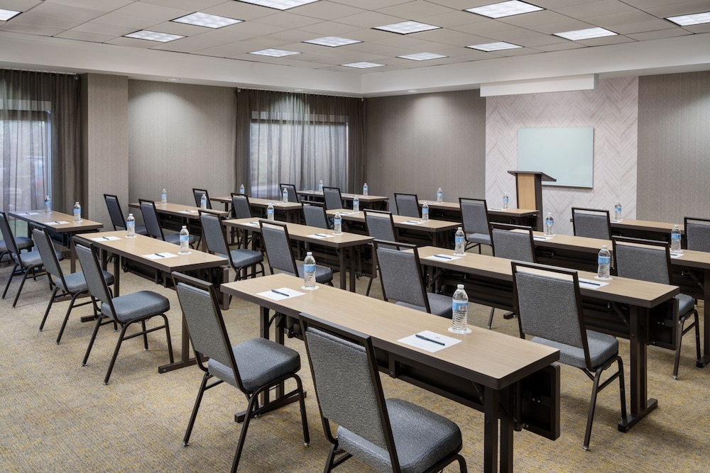 SpringHill Suites by Marriott Newark Liberty International - photo 36
