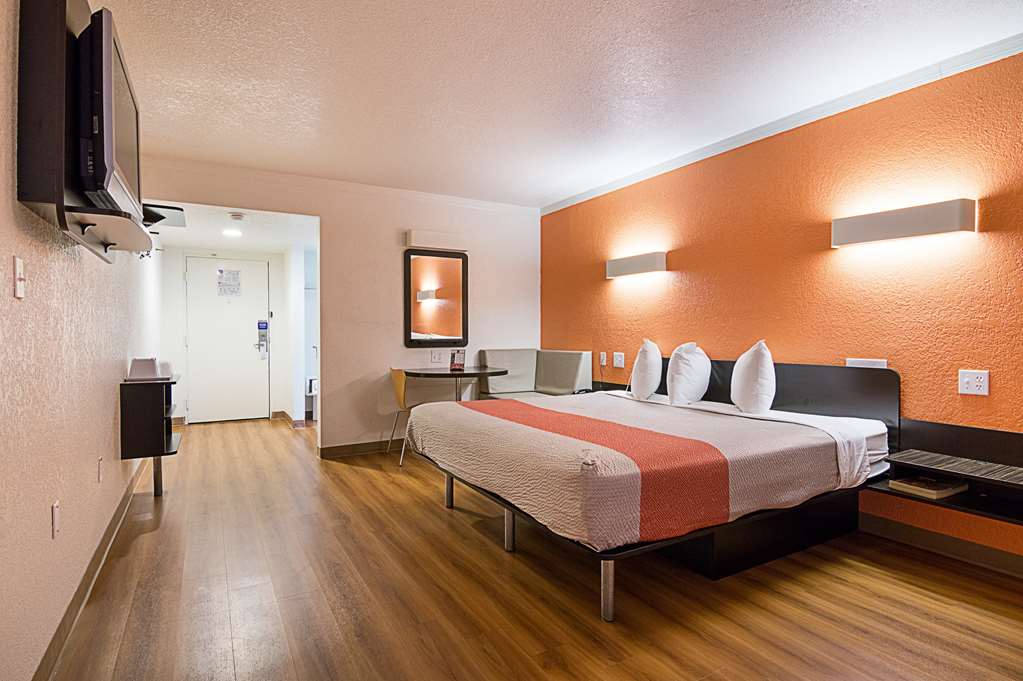 Motel 6 Tampa FL Fairgrounds - photo 14