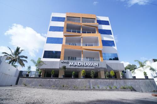 Hotel Madhavan Inn — Wai