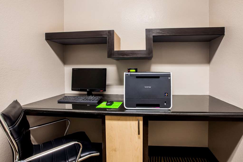 La Quinta Inn & Suites by Wyndham Pasadena - photo 38