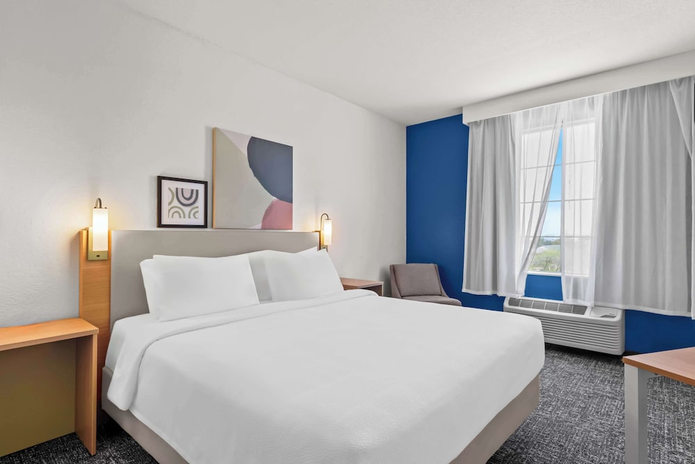 Spark by Hilton Selma - photo 12