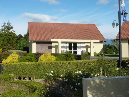 A Touch of Tuscany at Hillsborough — 4-Star Luxury Hotel in New Plymouth, New Zealand