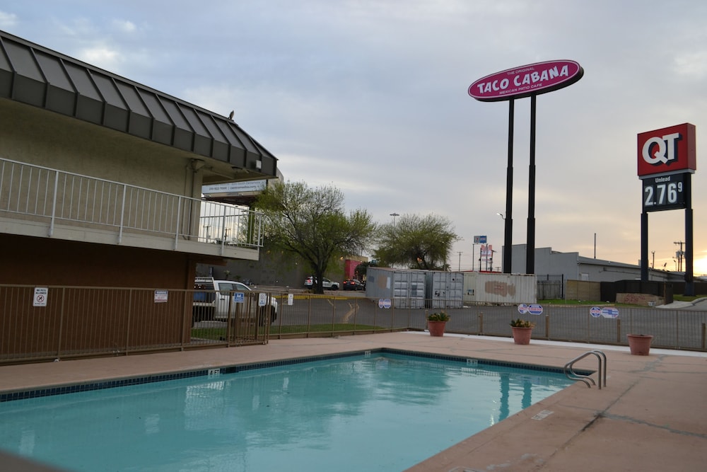 Travelodge by Wyndham San Antonio Lackland AFB North - photo 14