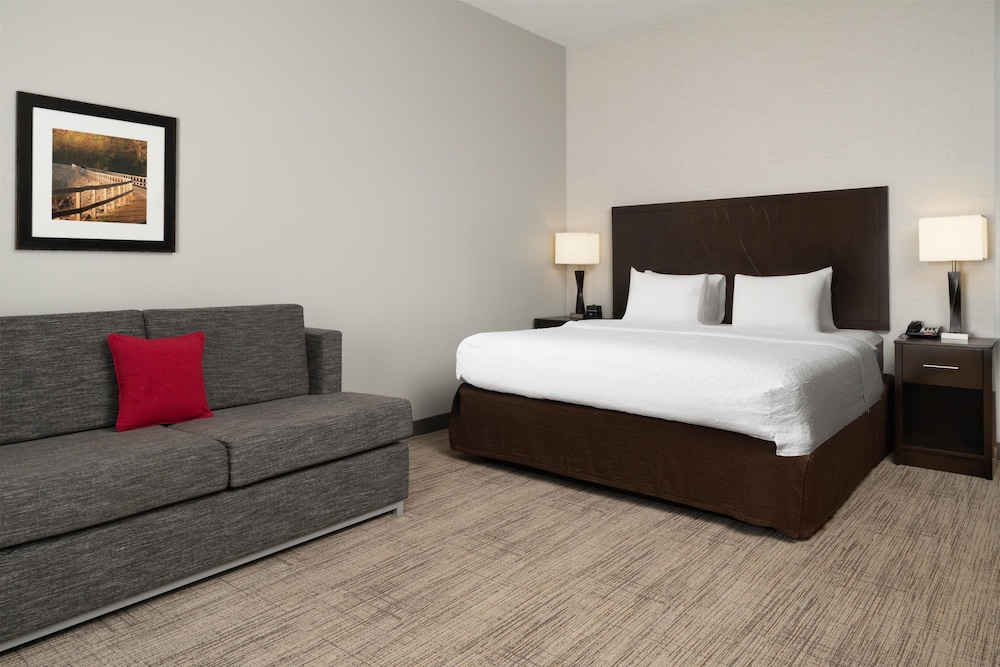 Hampton Inn Fairmont - photo 8