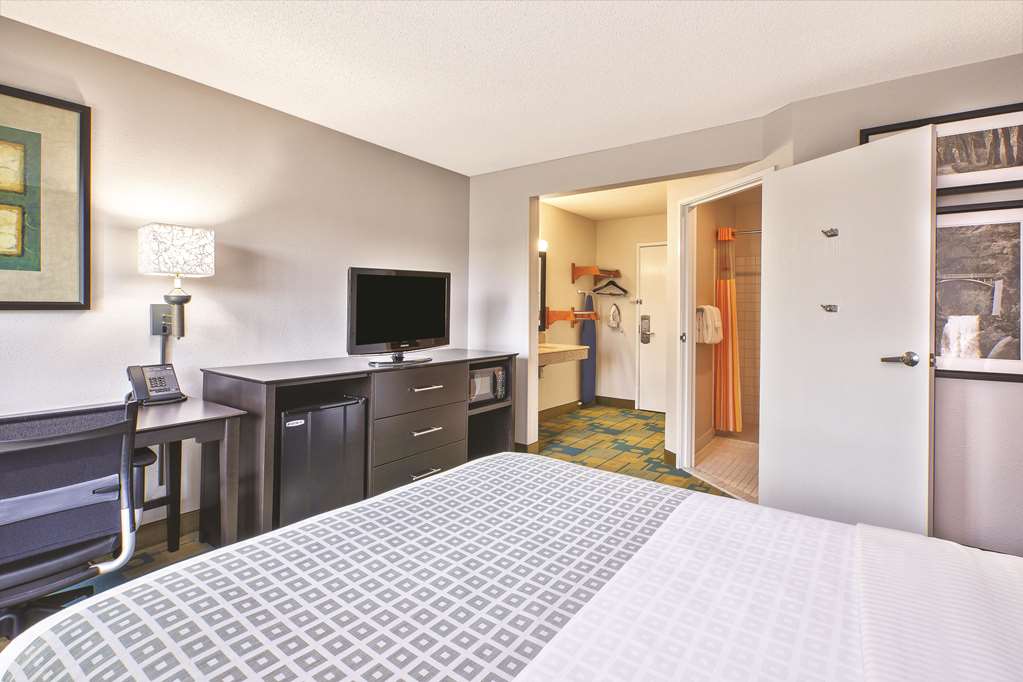 La Quinta Inn by Wyndham Toledo Perrysburg - photo 9