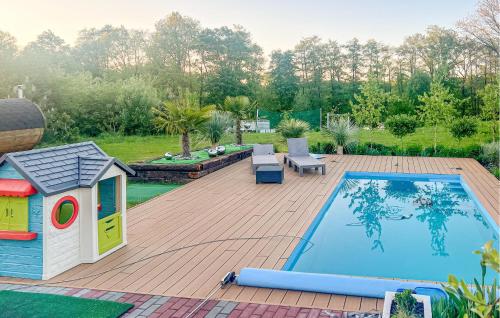 Nice Home In Insko With Sauna — 4-Star Luxury Hotel in Insko, Poland