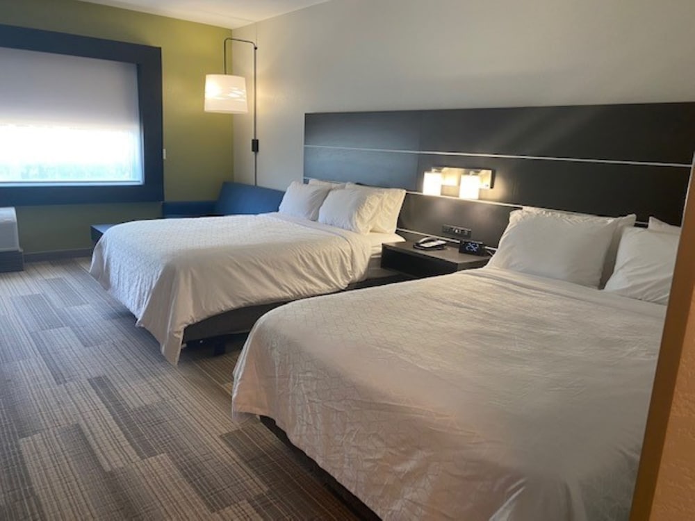 Holiday Inn Express & Suites Warrensburg North by IHG - photo 8