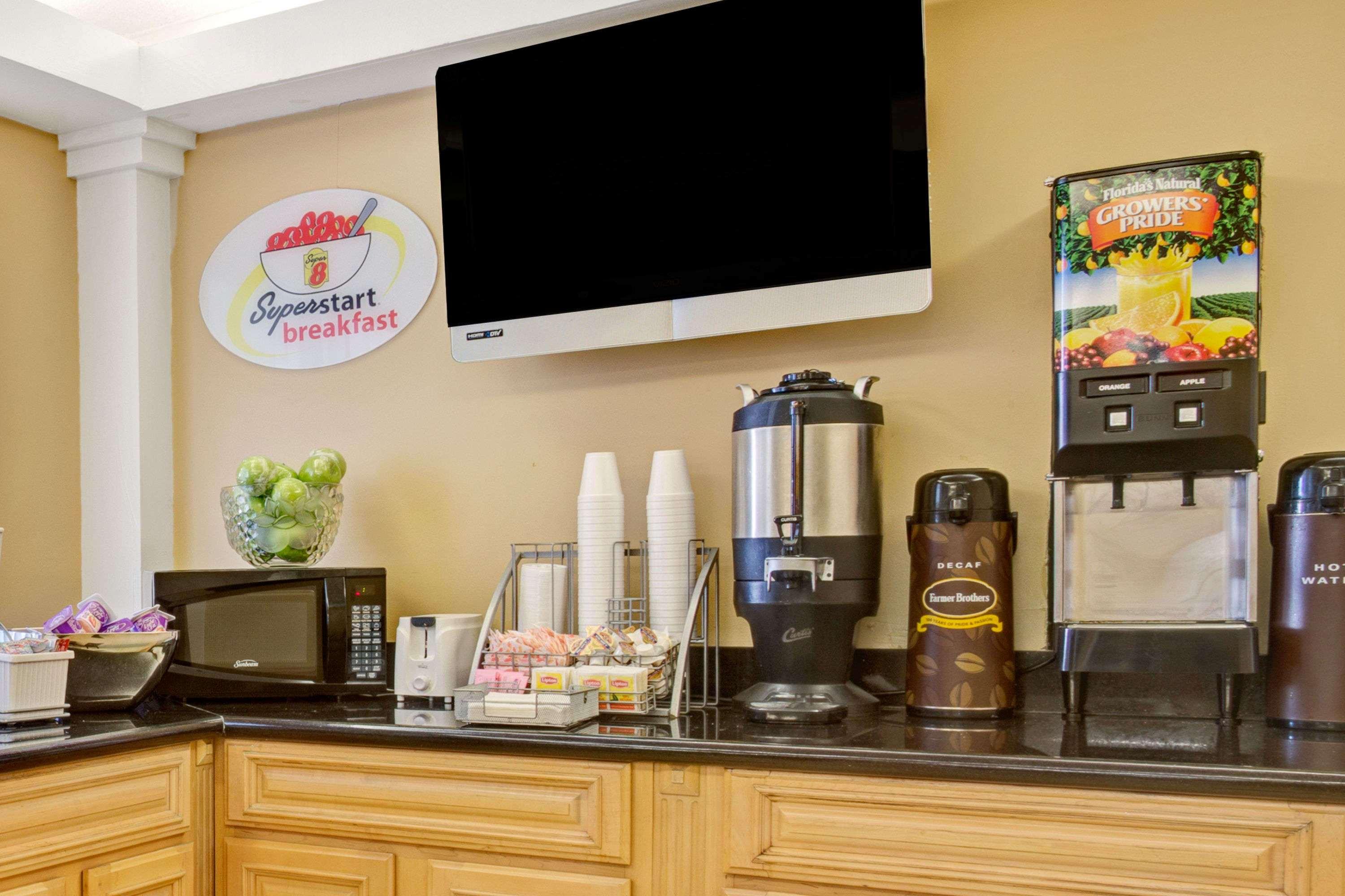 Super 8 by Wyndham Jacksonville Orange Park - photo 12