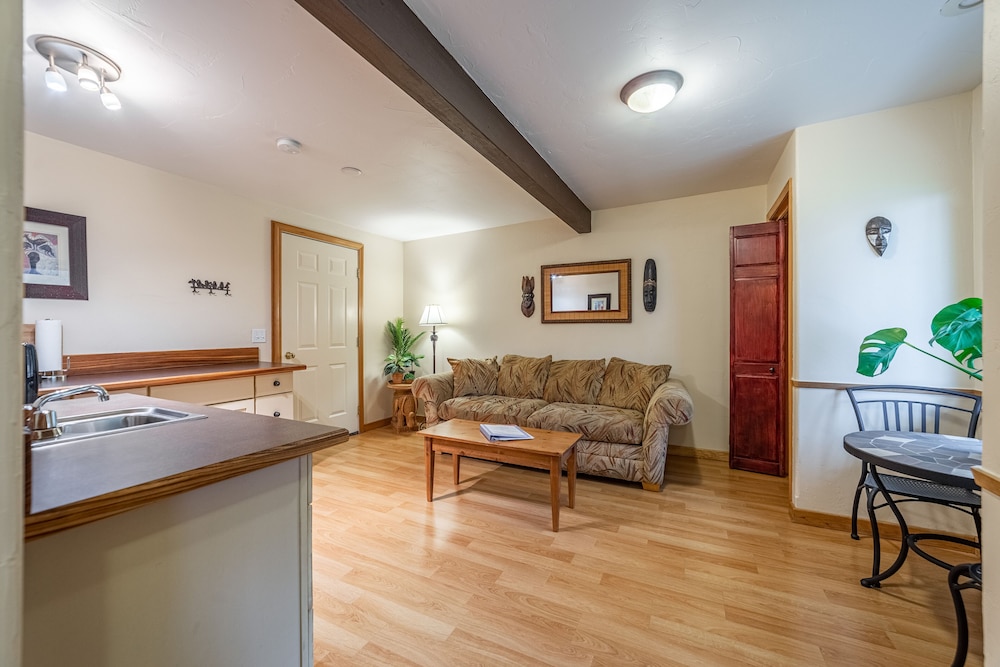 The Islander Inn - photo 23
