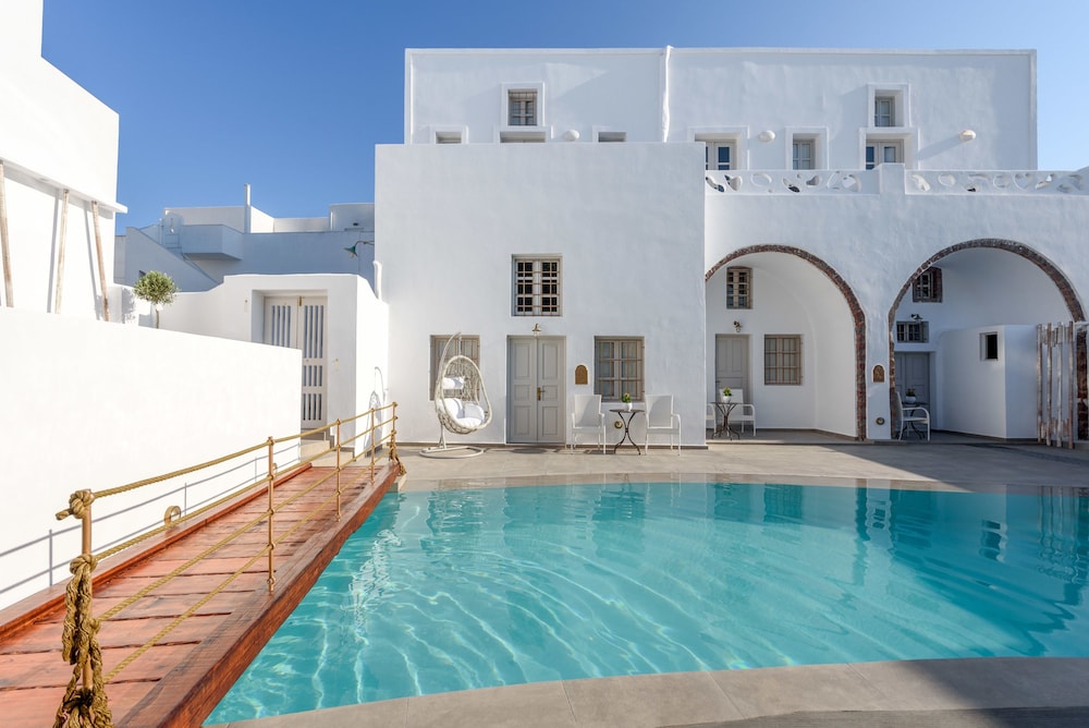 Museo Grand Hotel — 4-Star Luxury Hotel in Oia, Greece