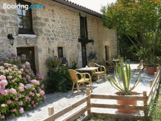 Gites Les Lignons - carbon neutral hotel in La Rochefoucauld