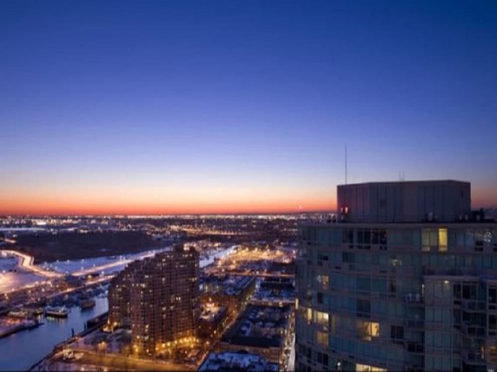 Global Luxury Suites at Exchange - photo 35