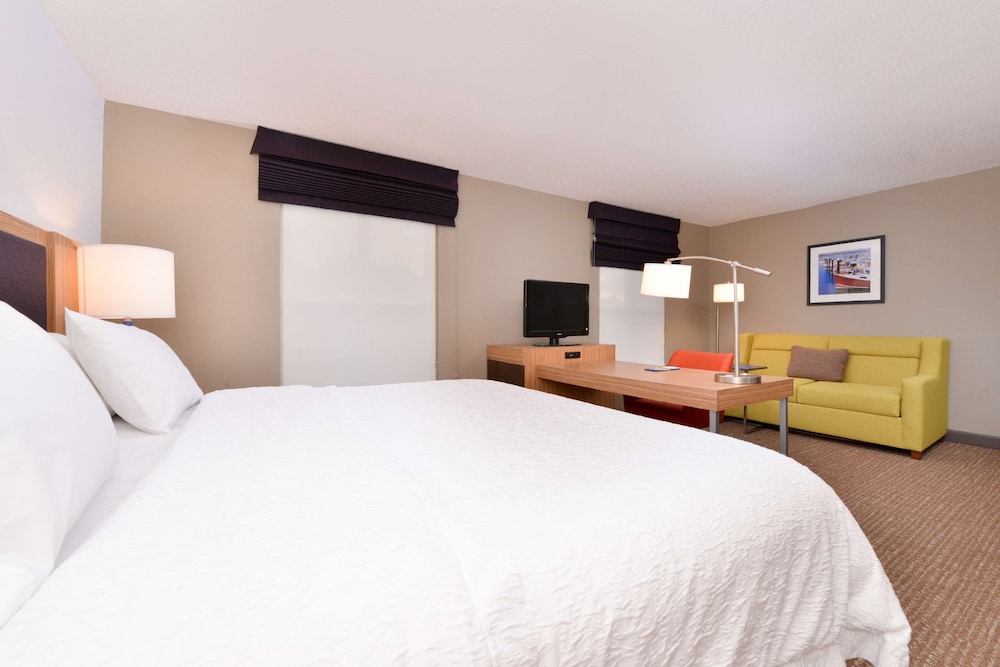 Hampton Inn & Suites Plymouth - photo 29