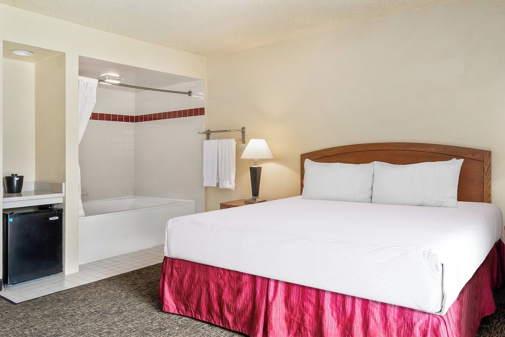 Golden Sails Hotel - photo 13
