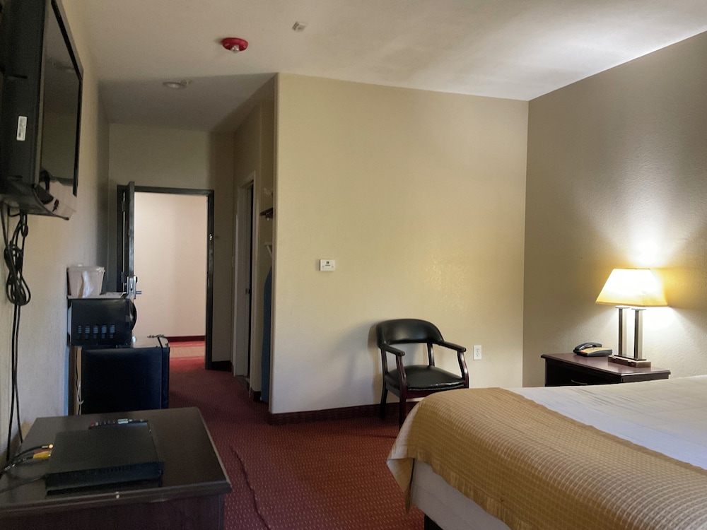 Yorktown Inn And Suites - photo 11