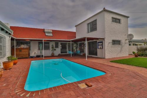 Milnerton Oak Lodge Home Away from Home
