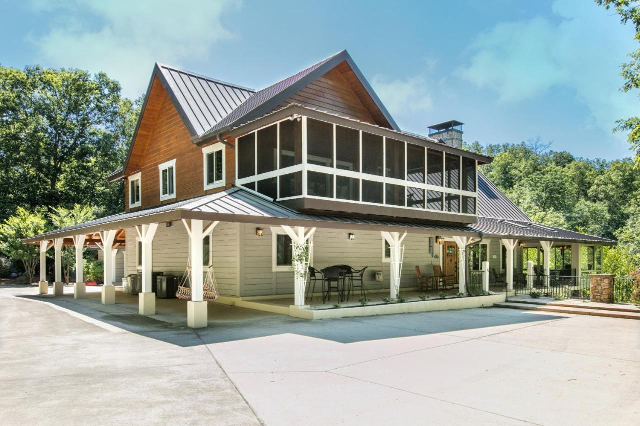 Hidden Cove in Lake Lure, United States