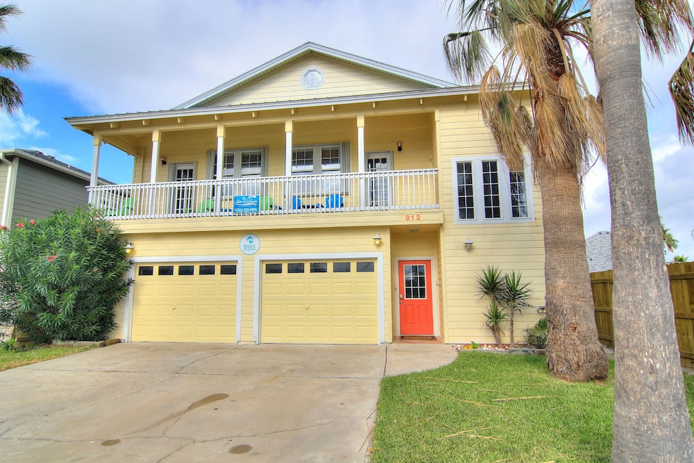 Cake by the Ocean by Silver Sands Vacation Rentals — 4-Star Luxury Hotel in Port Aransas, United States