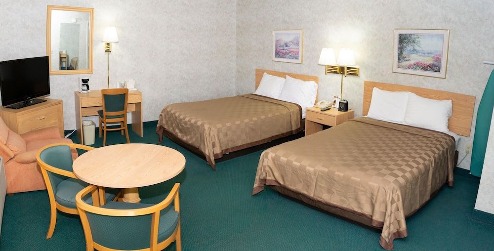 Regency Inn Perrysburg - photo 13