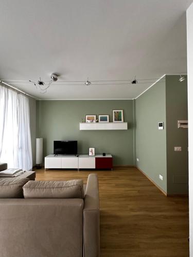 Casa Ventitre Ampio Bilo Con Grande Balcone — 4-Star Luxury Hotel in Cernusco Sul Naviglio, Italy