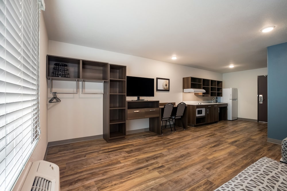 WoodSpring Suites South Brunswick Princeton - photo 13