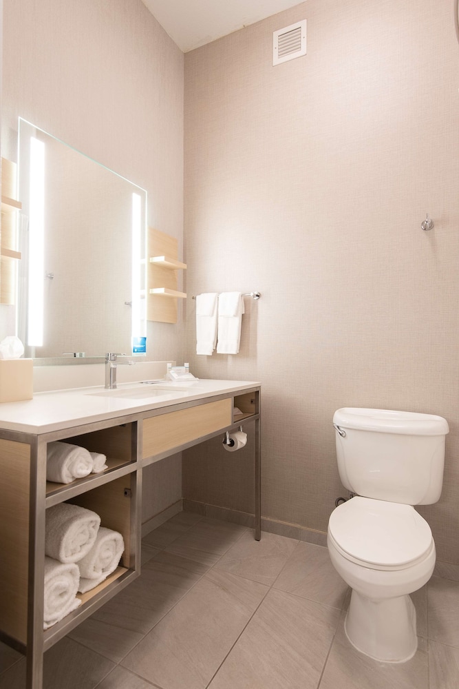 Hilton Garden Inn Calabasas - photo 14