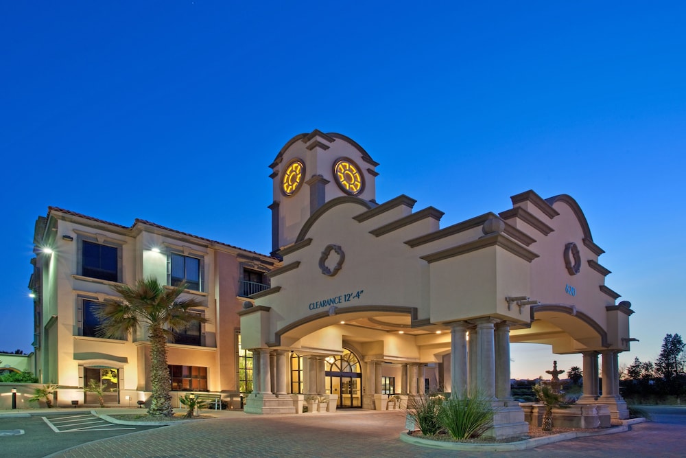 Holiday Inn Express & Suites Tucson