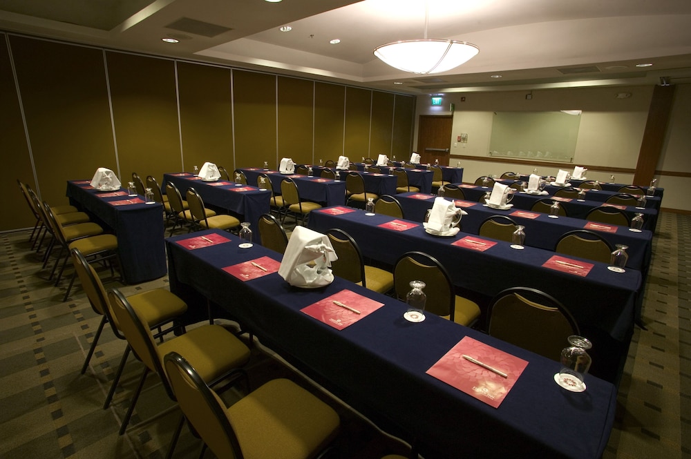 Fiesta Inn Express San Luis Potosí Oriente