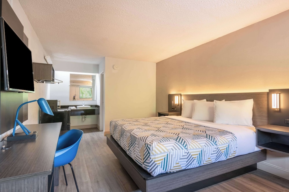 Motel 6 Charlotte NC Coliseum - photo 12