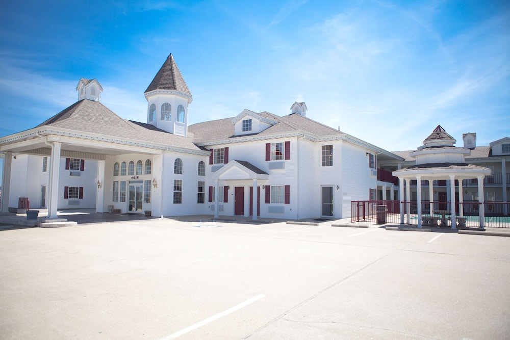 Osage Village Inn Near Lake Ozarks US 54 - featured photo